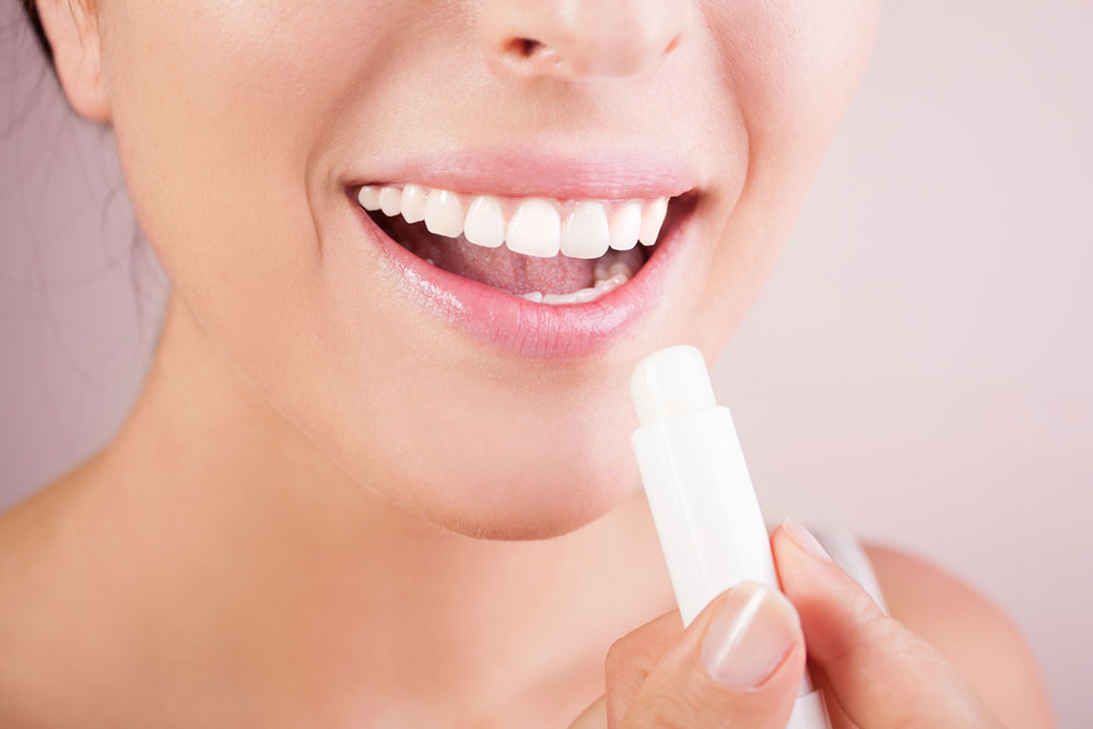 3 common mistakes that cause dry and chapped lips